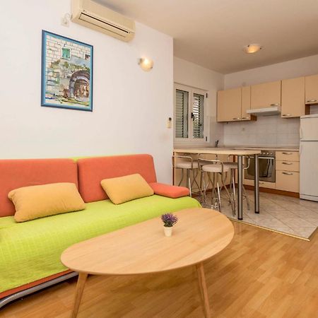Lovely Apartment In Makarska With Kitchen 外观 照片